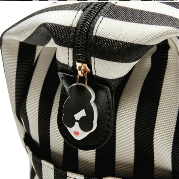 Alice + Olivia, Duffle Bag, Black and White‎ Stripe, NWT - Picture 4 of 11